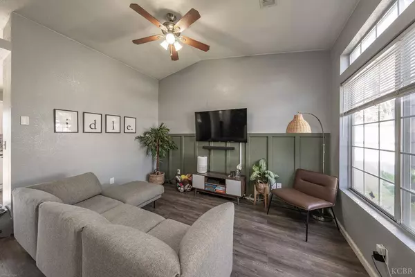 879 Pasteur Street, Hanford, CA 93230