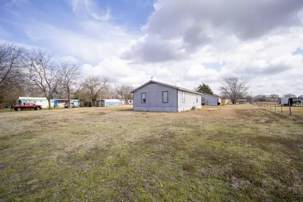 546 Smith Circle, Point, TX 75472