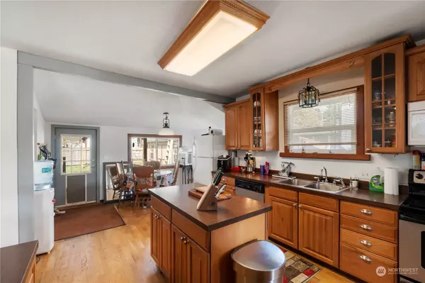 421 Hardefeldt ST SE, Orting, WA 98360