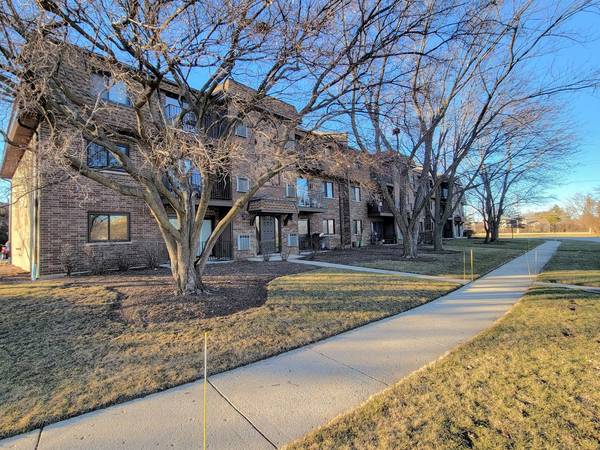 127 W Brandon CT #21D, Palatine, IL 60067