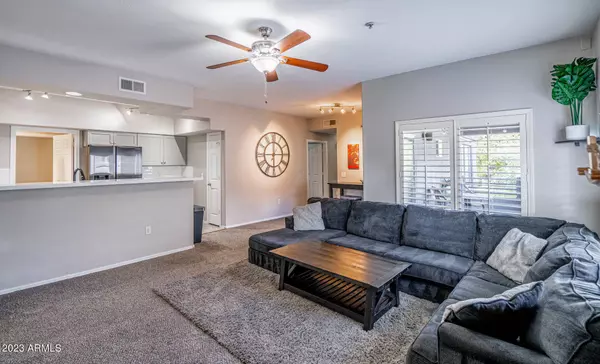 7401 W ARROWHEAD CLUBHOUSE Drive #2065, Glendale, AZ 85308