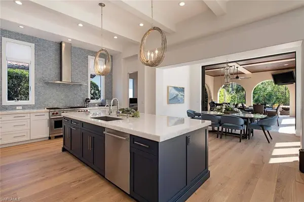 10818 Est Cortile CT, Naples, FL 34110