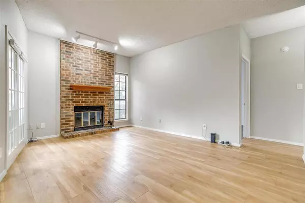 1104 Riverchase Lane #104, Arlington, TX 76011