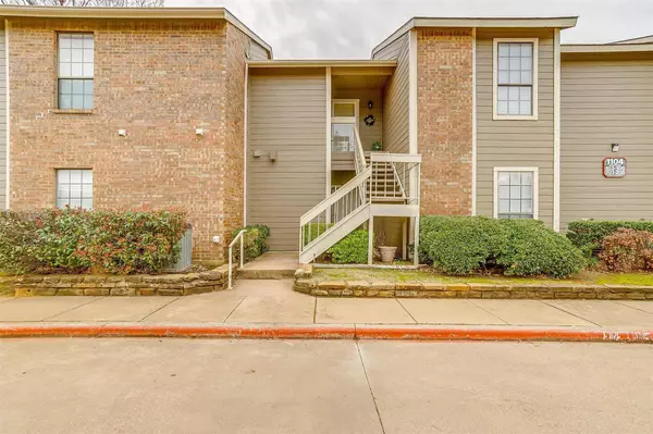 1104 Riverchase Lane #104, Arlington, TX 76011