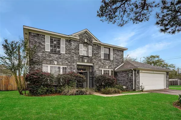 15602 Constitution LN, Friendswood, TX 77546