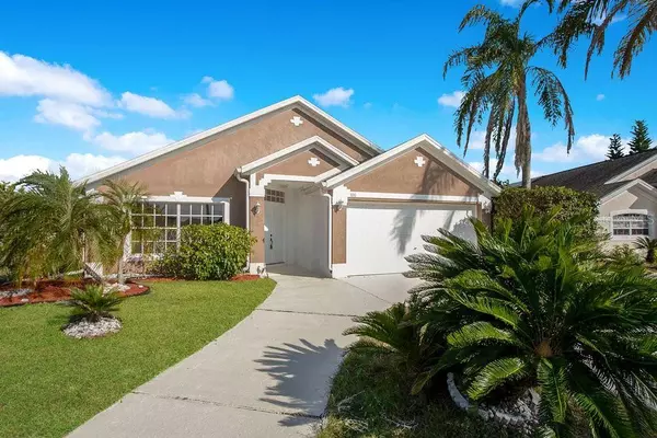 100 LADY DIANA DR, Davenport, FL 33837