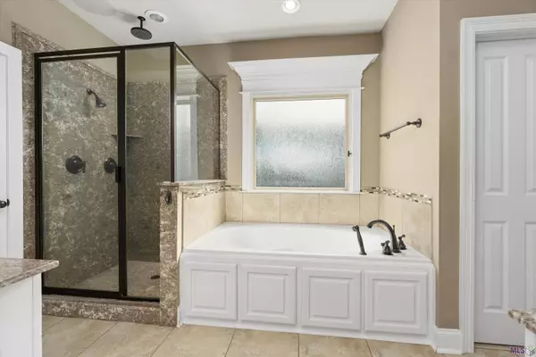 6385 COUSHATTA DR, Gonzales, LA 70737