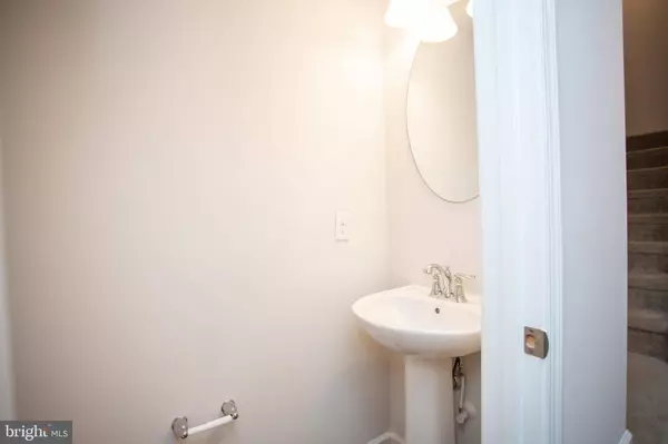 102 BENFORD LN, Beverly, NJ 08010