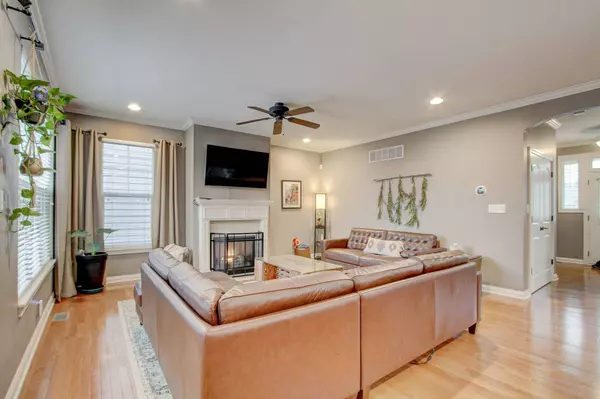 5929 Aldridge DR, Whitestown, IN 46075