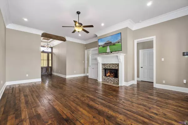 6385 COUSHATTA DR, Gonzales, LA 70737