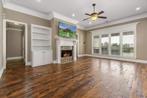 6385 COUSHATTA DR, Gonzales, LA 70737