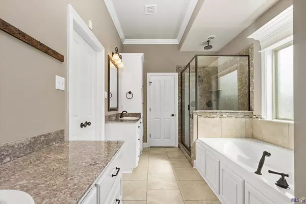 6385 COUSHATTA DR, Gonzales, LA 70737