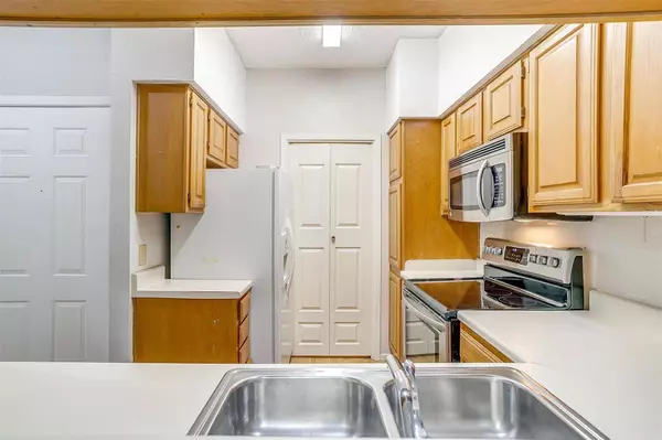 1104 Riverchase Lane #104, Arlington, TX 76011