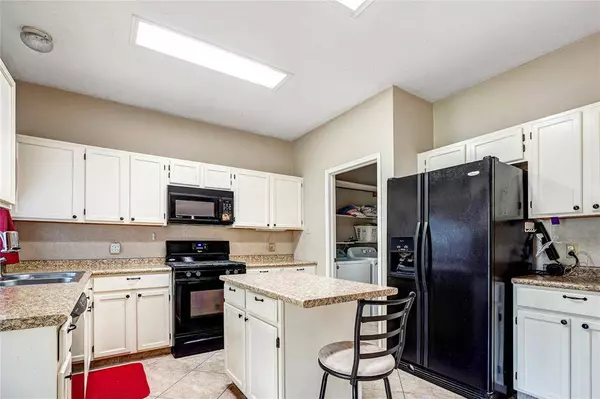 15602 Constitution LN, Friendswood, TX 77546