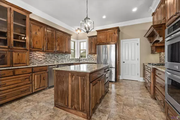 6385 COUSHATTA DR, Gonzales, LA 70737