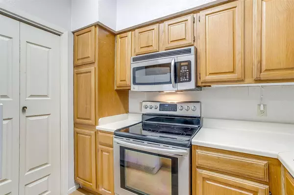 1104 Riverchase Lane #104, Arlington, TX 76011