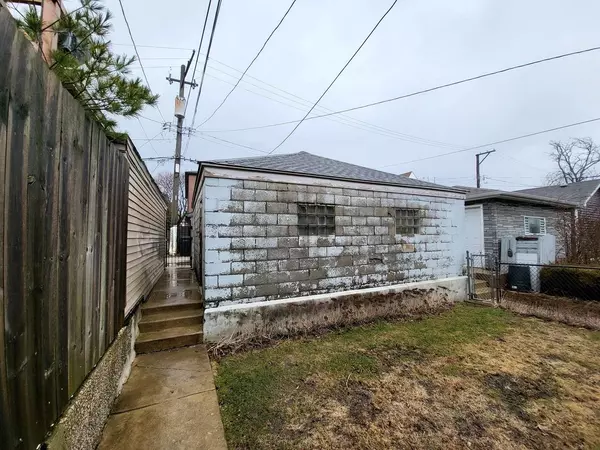 3408 S Carpenter Street, Chicago, IL 60608