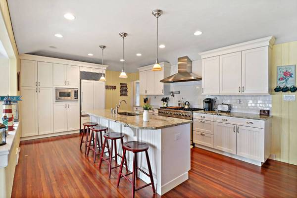 4412 N Riverdale DR, Mchenry, IL 60051