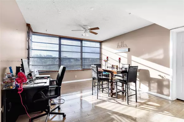 1709 Whitehall Dr #403, Davie, FL 33324