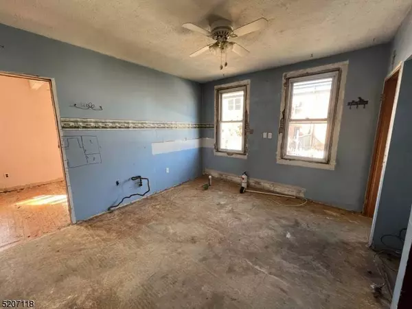 147 Sargeant Ave, Clifton City, NJ 07013