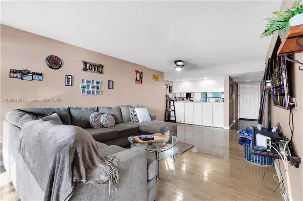 1709 Whitehall Dr #403, Davie, FL 33324