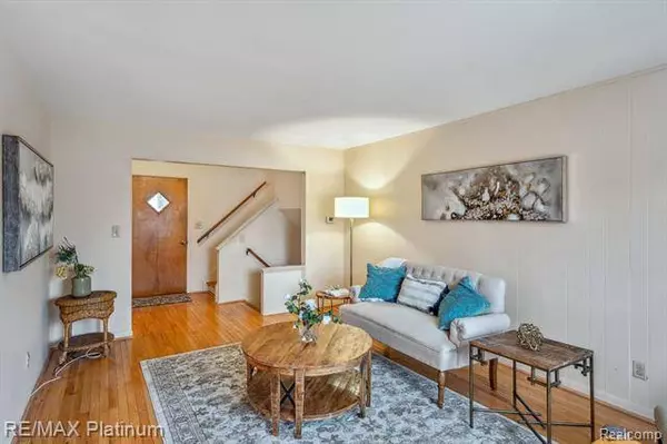 14100 YALE Street, Livonia, MI 48154