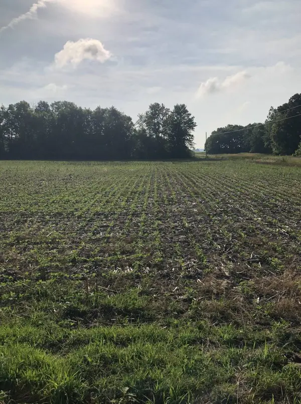 2112 E 2100 North RD, Watseka, IL 60970