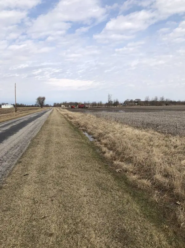 2112 E 2100 North RD, Watseka, IL 60970