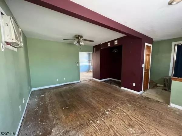 147 Sargeant Ave, Clifton City, NJ 07013