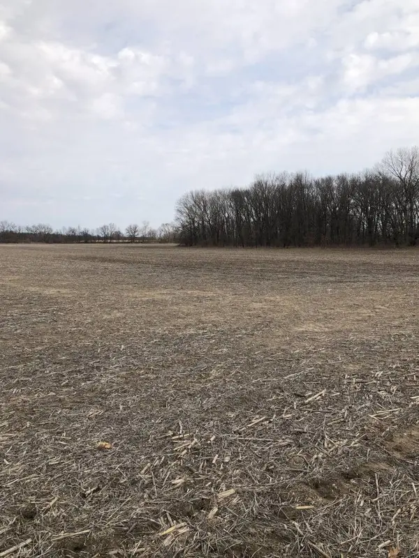 2112 E 2100 North RD, Watseka, IL 60970