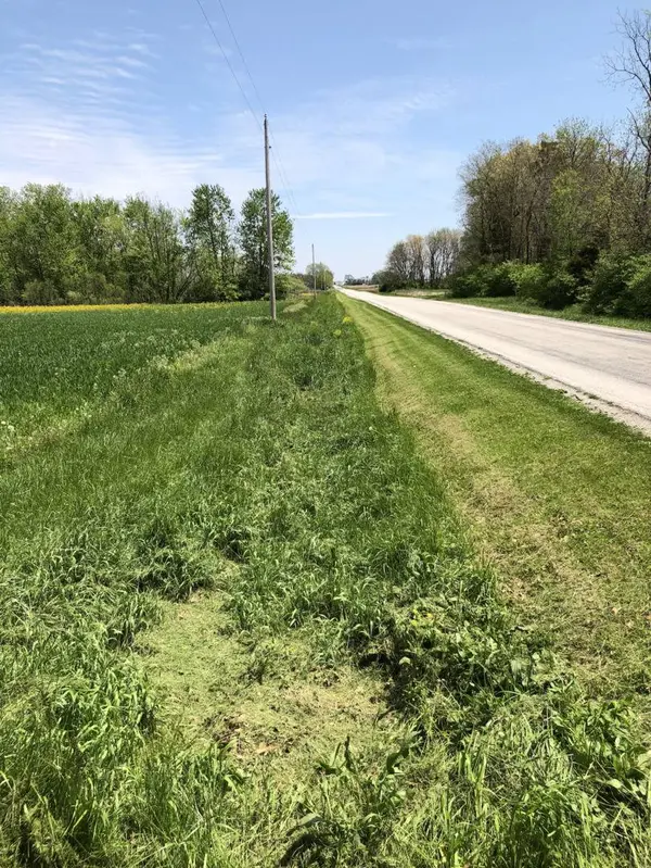 2112 E 2100 North RD, Watseka, IL 60970