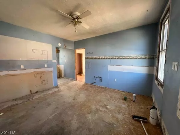 147 Sargeant Ave, Clifton City, NJ 07013