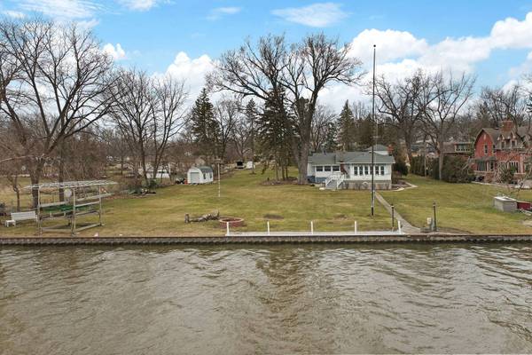 4412 N Riverdale DR, Mchenry, IL 60051