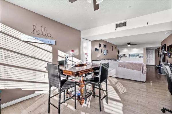 1709 Whitehall Dr #403, Davie, FL 33324