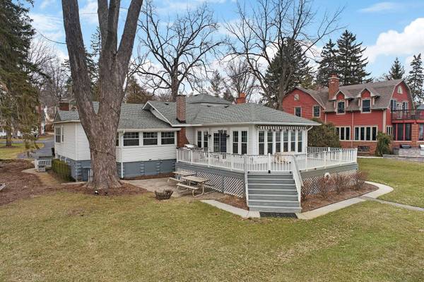 4412 N Riverdale DR, Mchenry, IL 60051