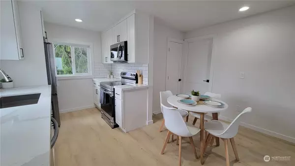 7031 Ravenna AVE NE, Seattle, WA 98115