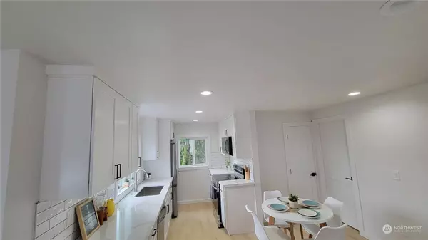 7031 Ravenna AVE NE, Seattle, WA 98115