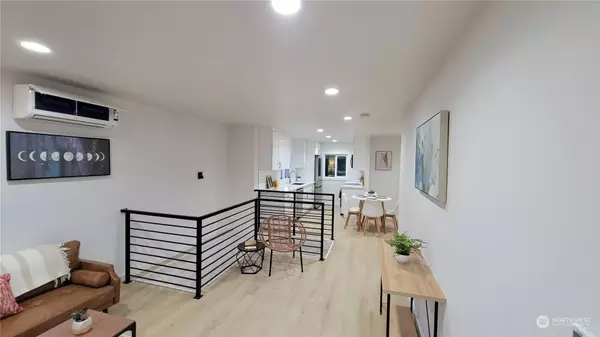 7031 Ravenna AVE NE, Seattle, WA 98115