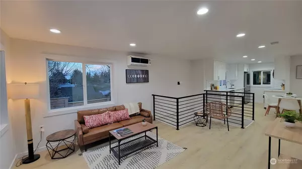 7031 Ravenna AVE NE, Seattle, WA 98115