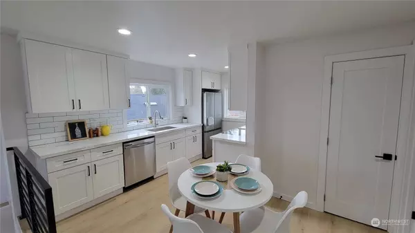 7031 Ravenna AVE NE, Seattle, WA 98115