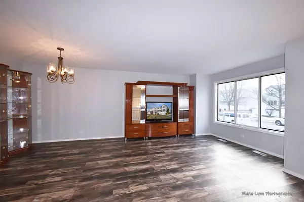 302 Park Ridge Lane #6-H, Aurora, IL 60504