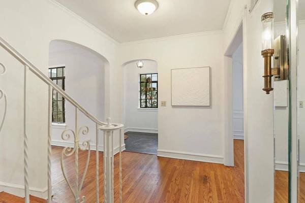 924 Forest Glen DR W, Winnetka, IL 60093