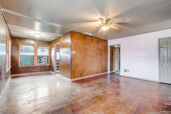 245 ROSS AVE, San Antonio, TX 78225-2155