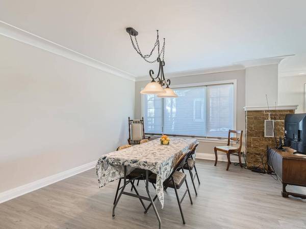 6430 N Leoti AVE, Chicago, IL 60646