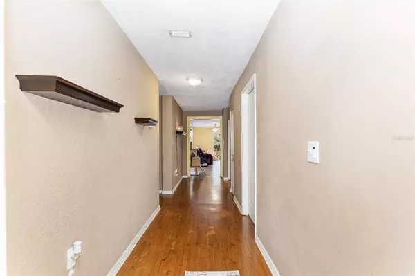 115 E FRUITLAND ST, Fruitland Park, FL 34731