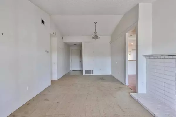 6723 Lofty View Pt, San Diego, CA 92120