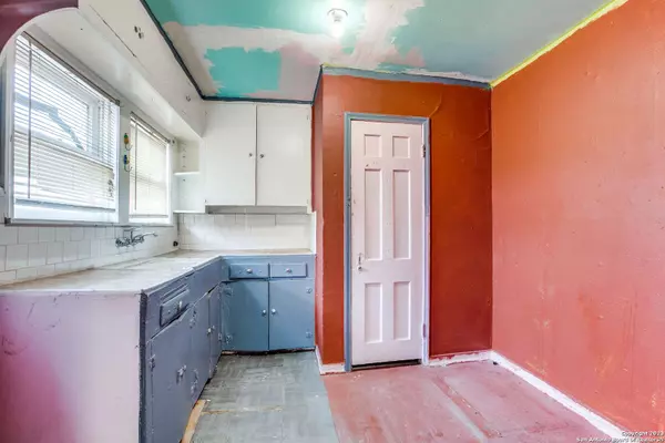 245 ROSS AVE, San Antonio, TX 78225-2155