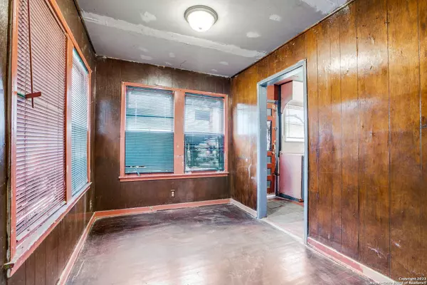 245 ROSS AVE, San Antonio, TX 78225-2155