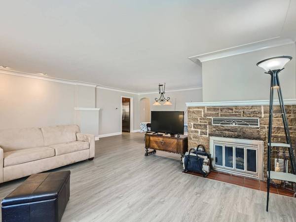 6430 N Leoti AVE, Chicago, IL 60646