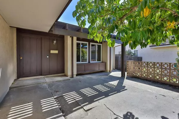 6723 Lofty View Pt, San Diego, CA 92120